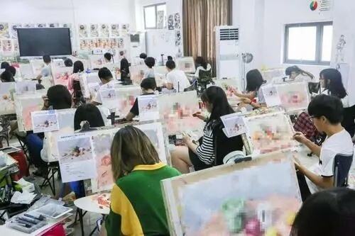 美術集訓在本地找畫室好，還是到外地找畫室好？