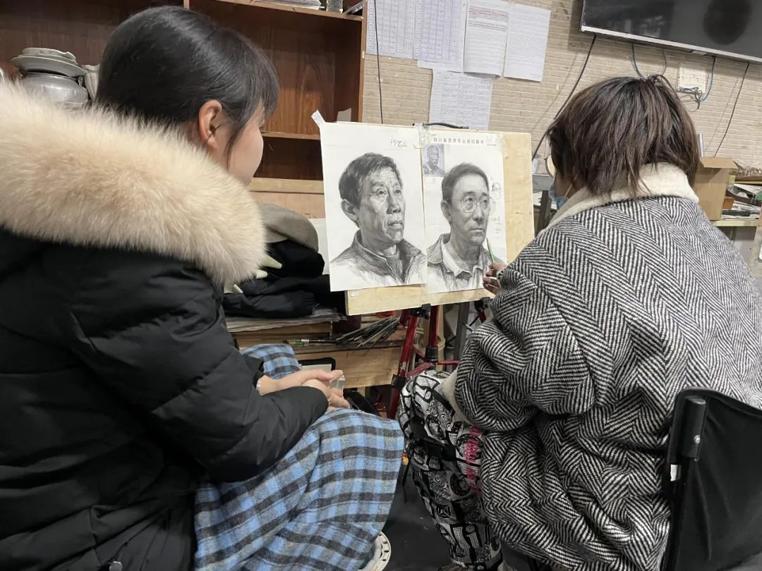 如何畫素描頭像會(huì)獲得高分？三個(gè)小技巧也許會(huì)幫到你